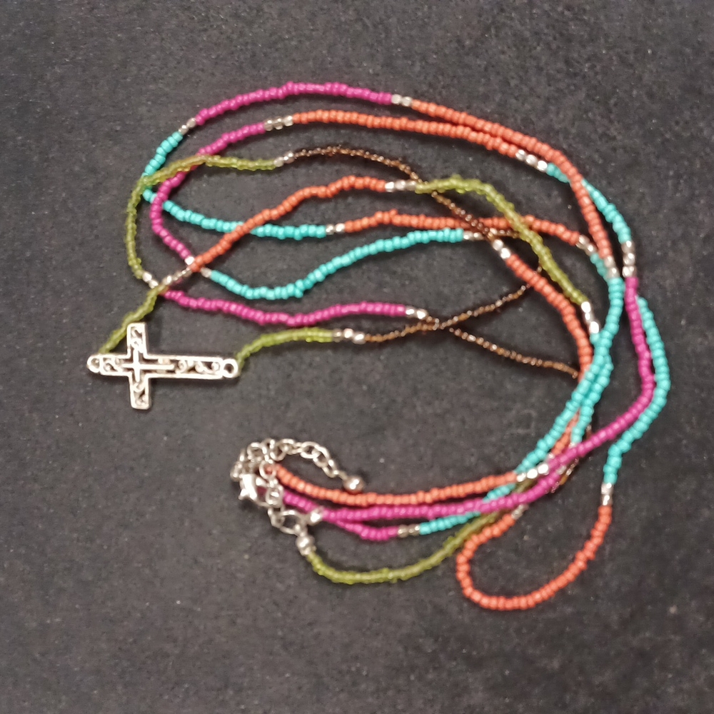 Multi layered/ colored necklace with boho touch and cross focal point - Picture 2 of 2